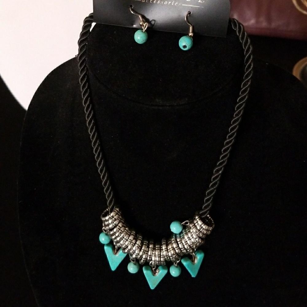 Jewelry - Picture 4 of 4