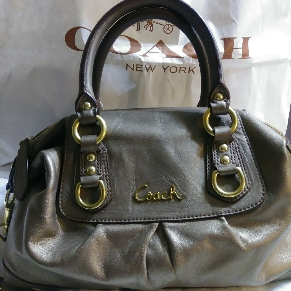 🎇Coach Sabrina bronze color leather purse
