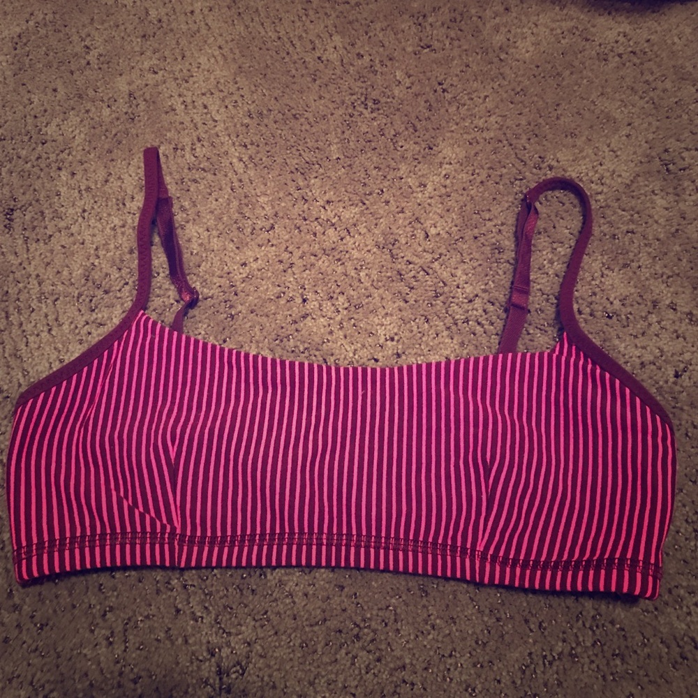 Lululemon sports bra