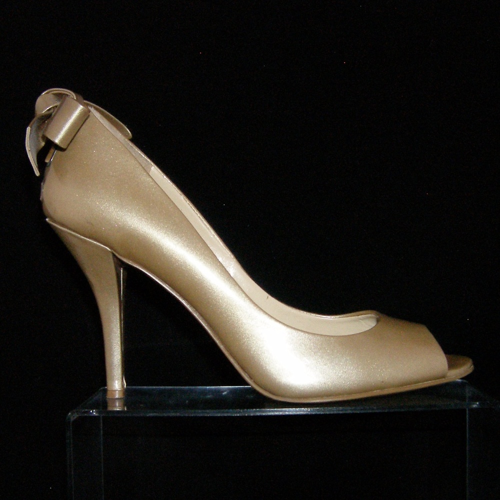 Enzo Angiolini 'Mistle' gold leather bow pump 8M - Picture 8 of 8