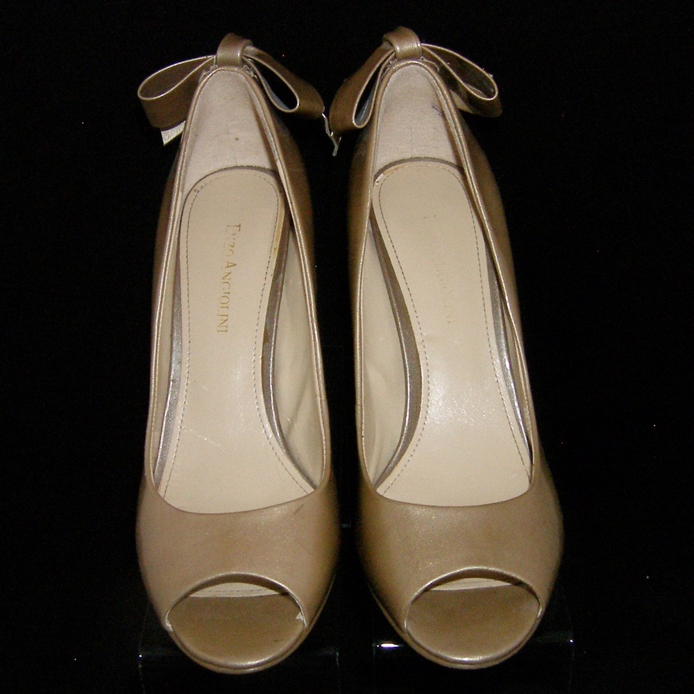 Enzo Angiolini 'Mistle' gold leather bow pump 8M - Picture 7 of 8