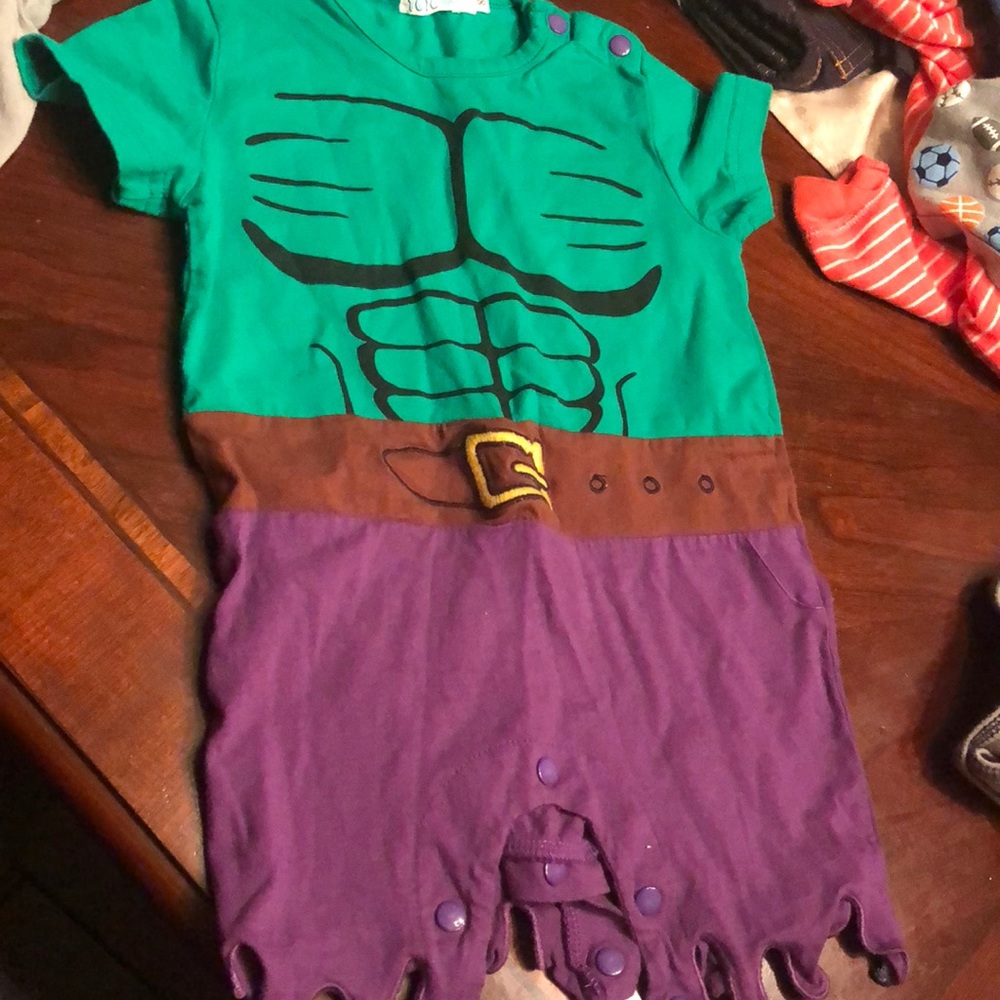 Hulk baby onesie size 9 months