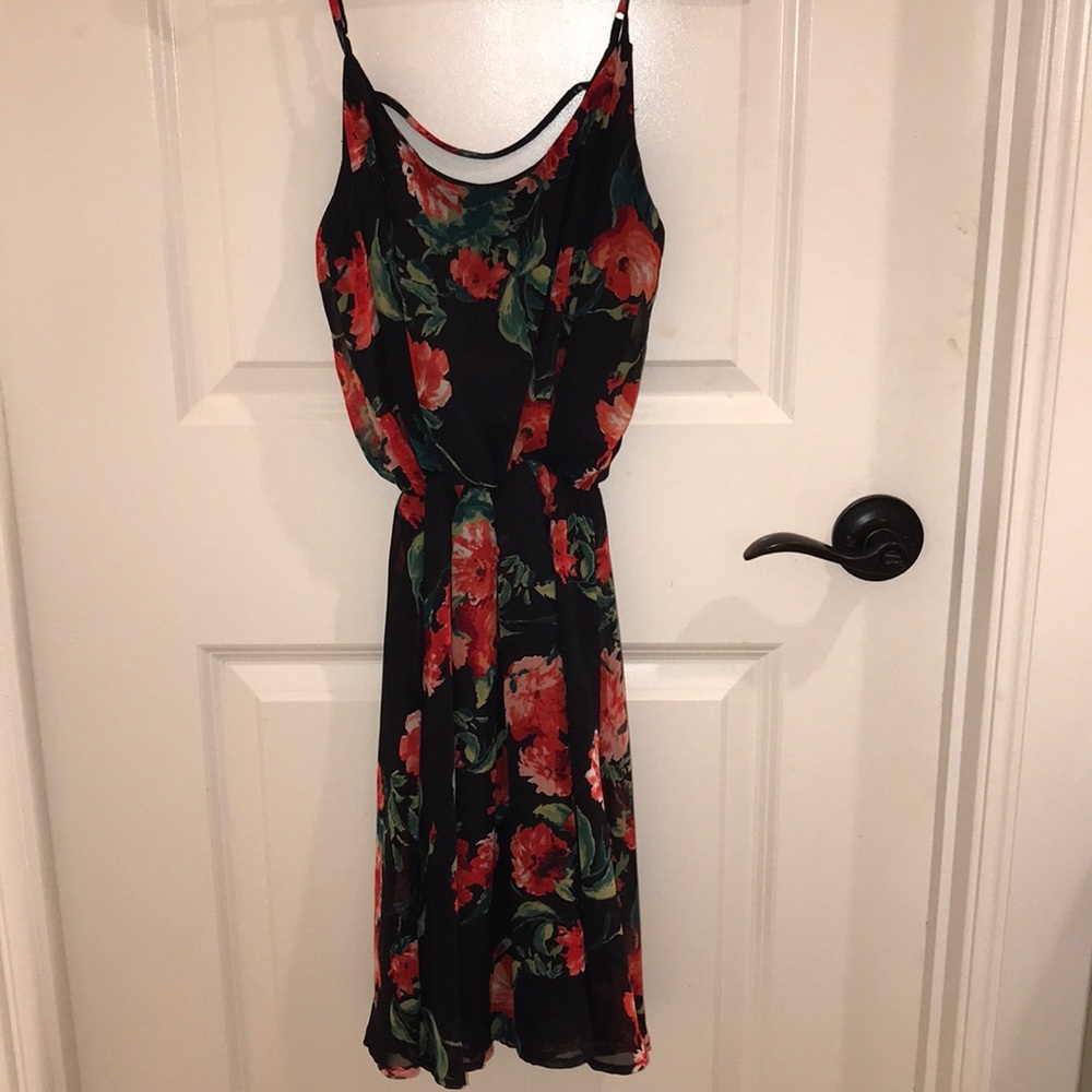 Everly Strappy Floral Dress 🌹
