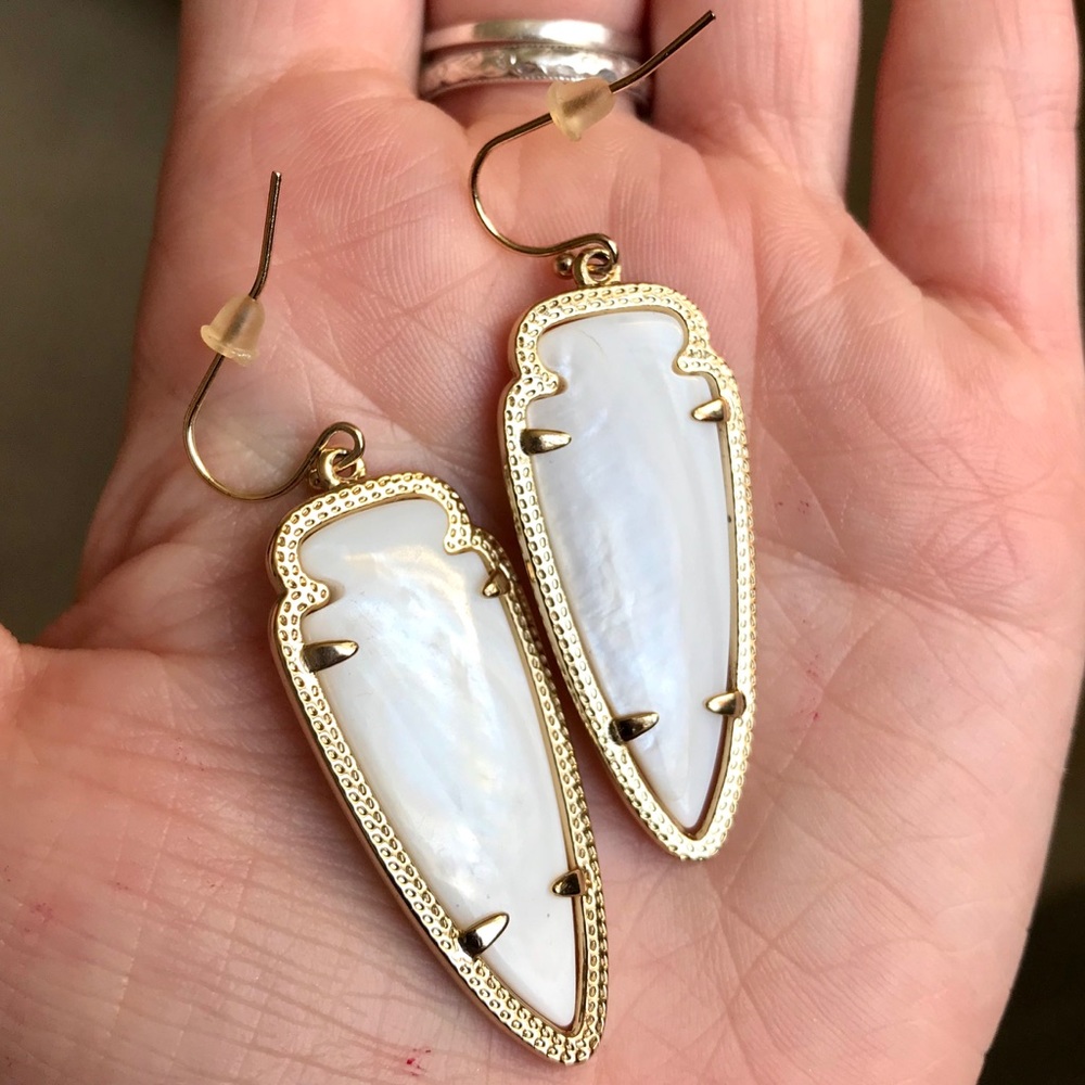 Kendra Scott Sky Earrings in White Pearl