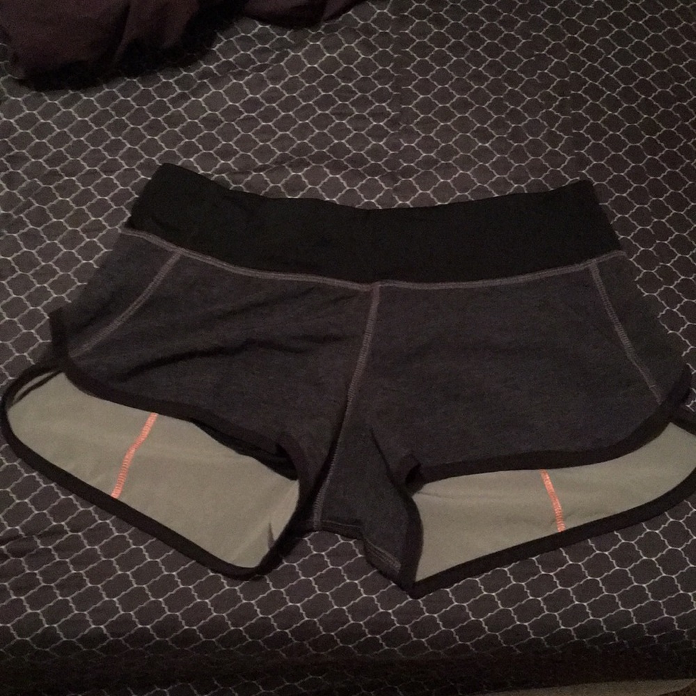 Lululemon Speed Up Short 2.5" Size 4
