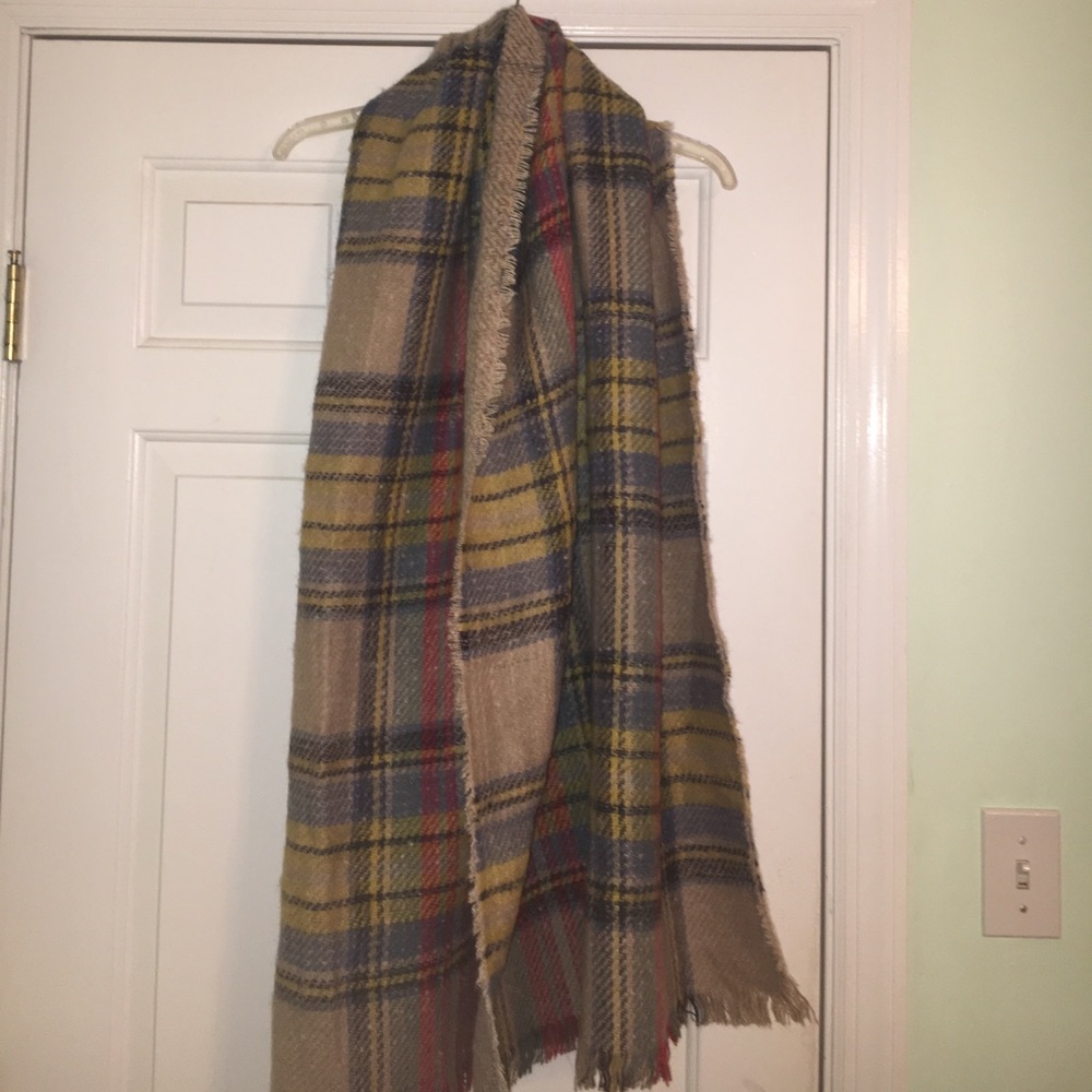 Cute aldo scarf