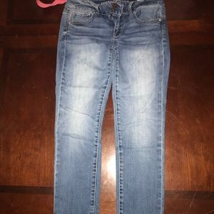 American Eagle Light Colored Capris Pants