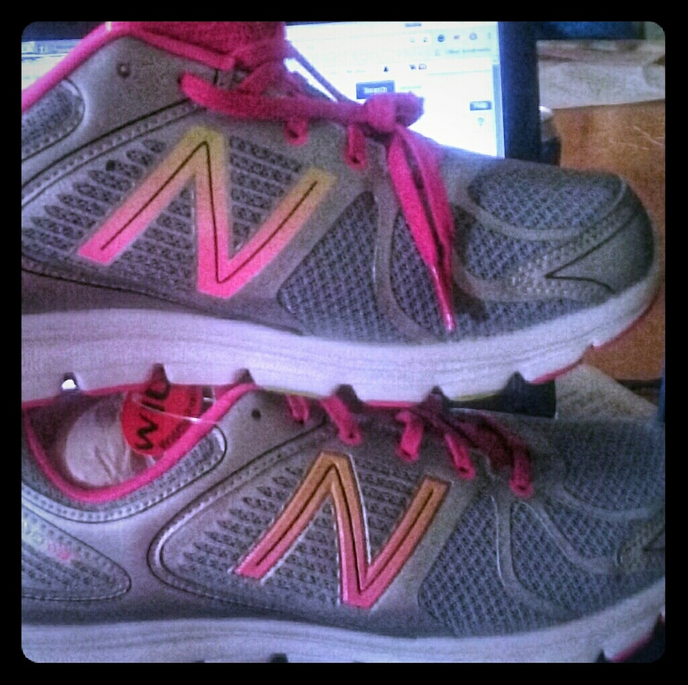 BNWT!!!!womans New Balance size 10