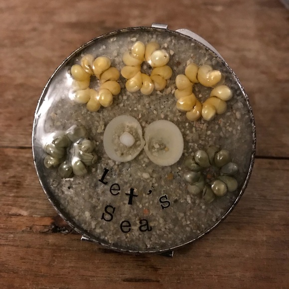 Decorative Compact Mirror - Picture 2 of 4