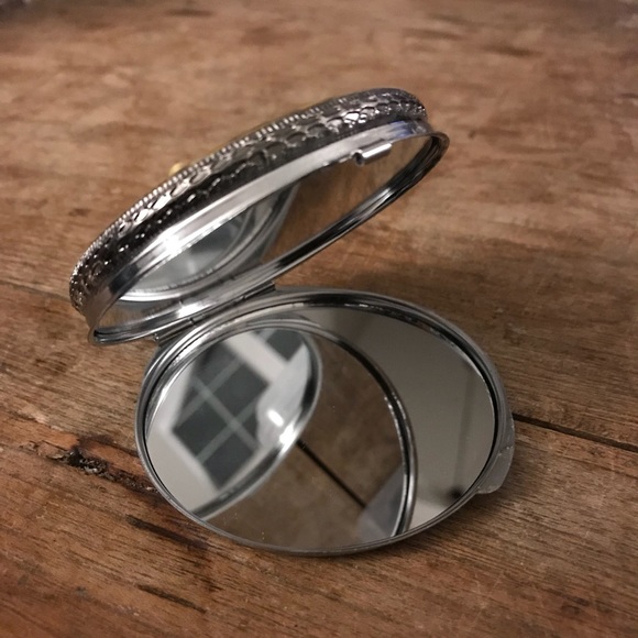 Decorative Compact Mirror - Picture 3 of 4