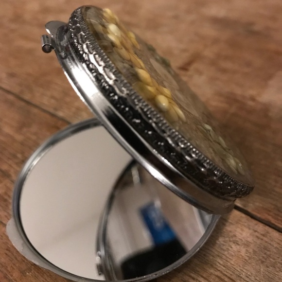Decorative Compact Mirror - Picture 4 of 4