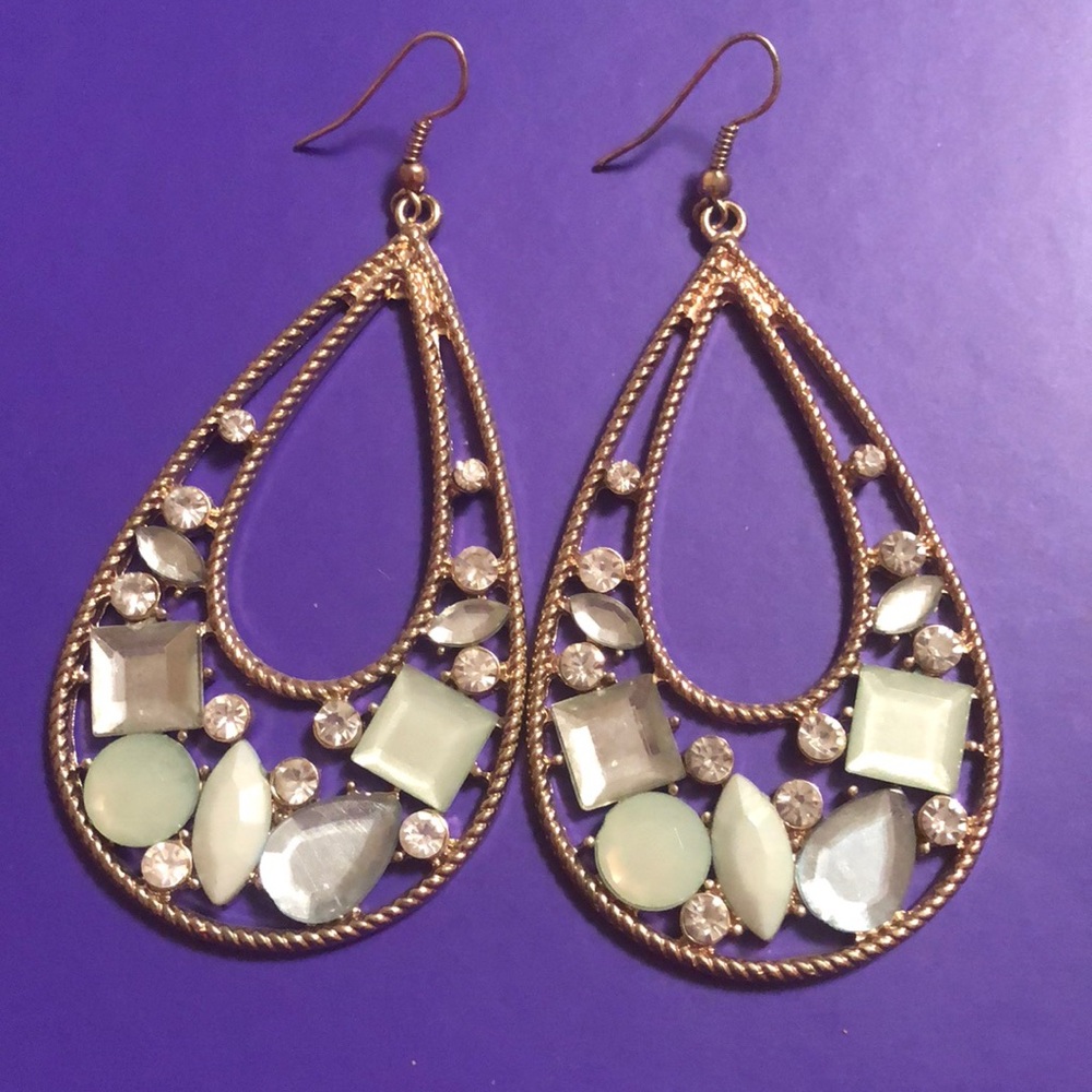 🚨Bundle 2 For $5🚨Gold Dangly Earrings