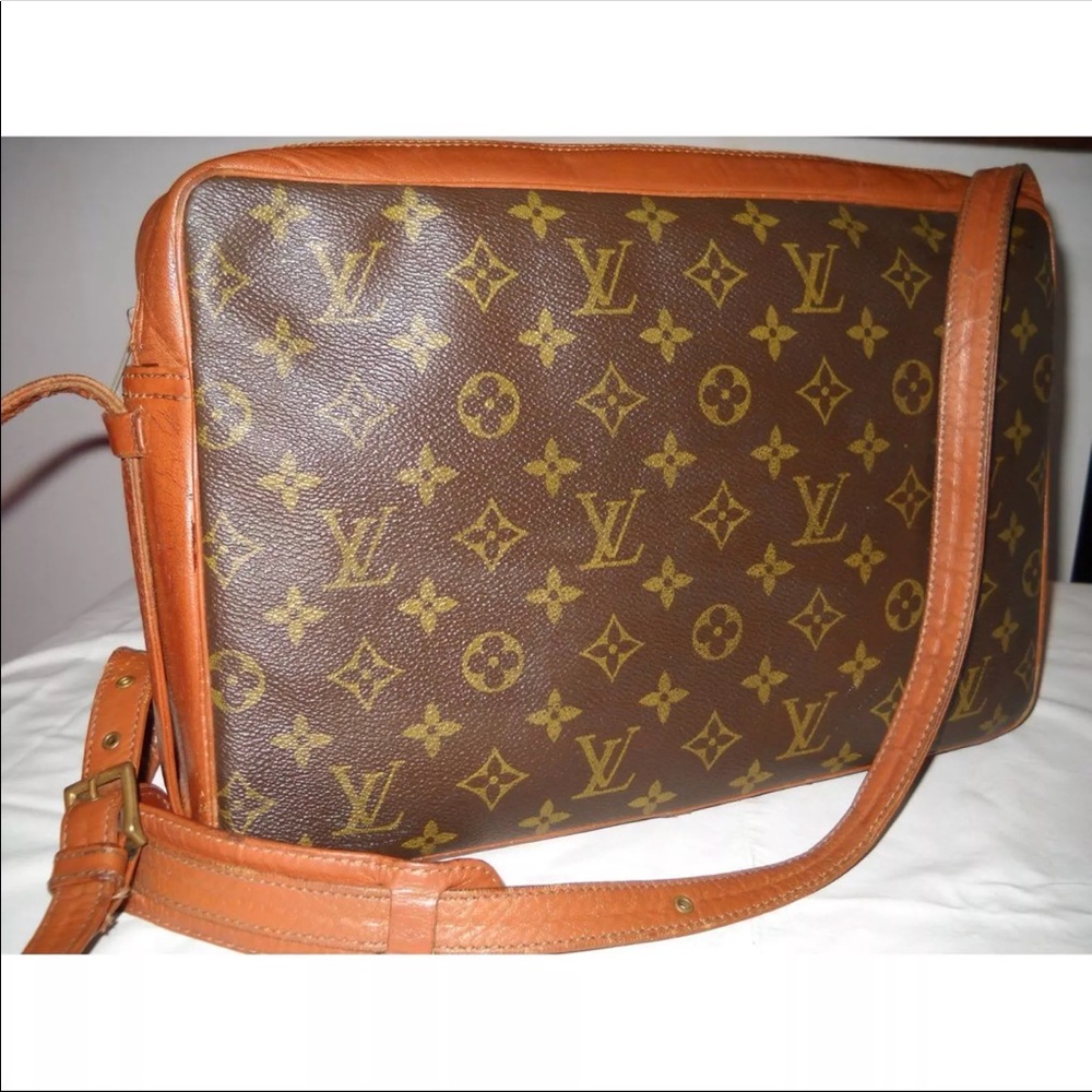 Authentic LV Sac Bandouleire GM crossbody