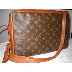 Authentic LV Sac Bandouleire GM crossbody