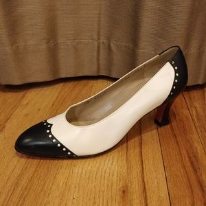 Vintage Ferragamo pumps