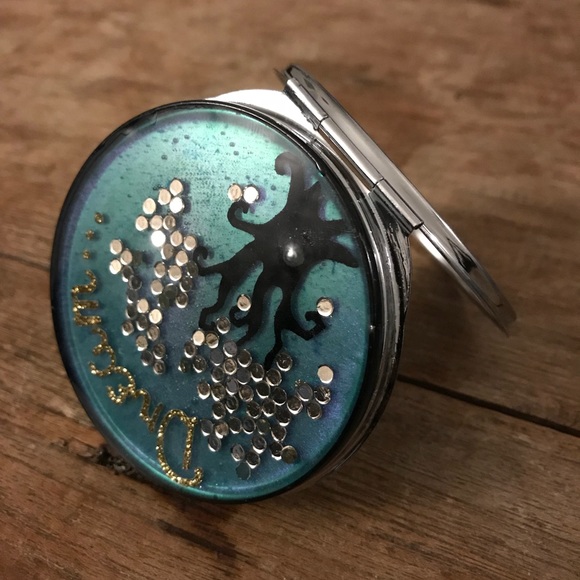 Decorative Compact Mirror - Picture 4 of 5