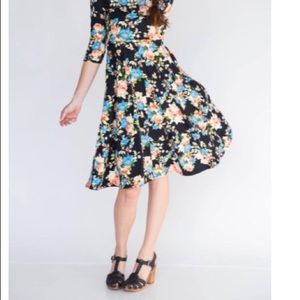 Agnes and Dora fall Floral Curie Size L
