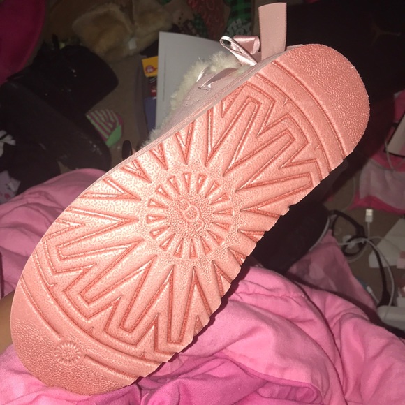 Pink bailey bow UGG’s - Picture 3 of 3