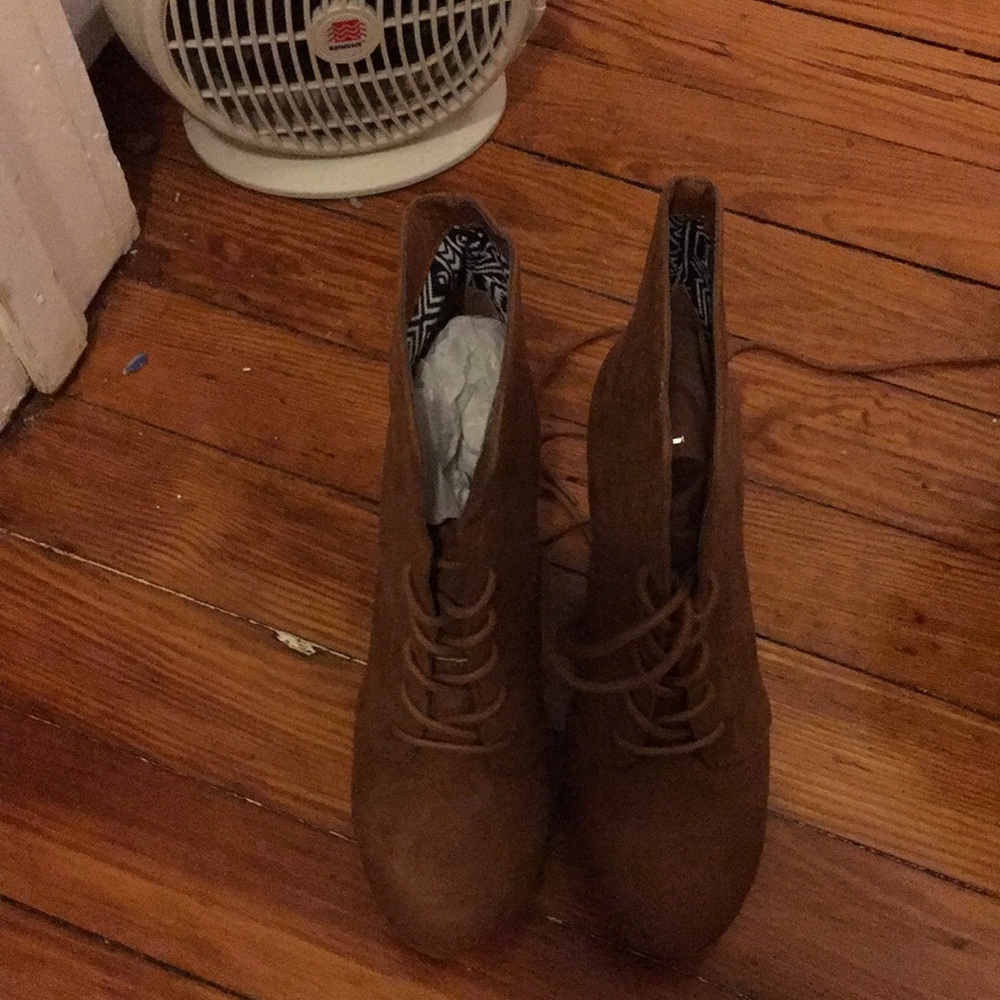 Chestnut color boogie/wedges