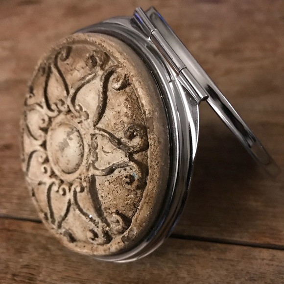 Decorative Stone Compact Mirror - Picture 2 of 4