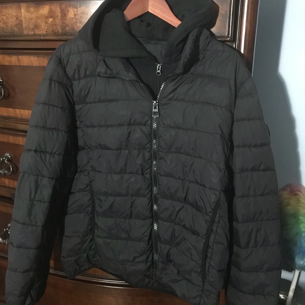 Puffers for men,is very comfortable,black color...