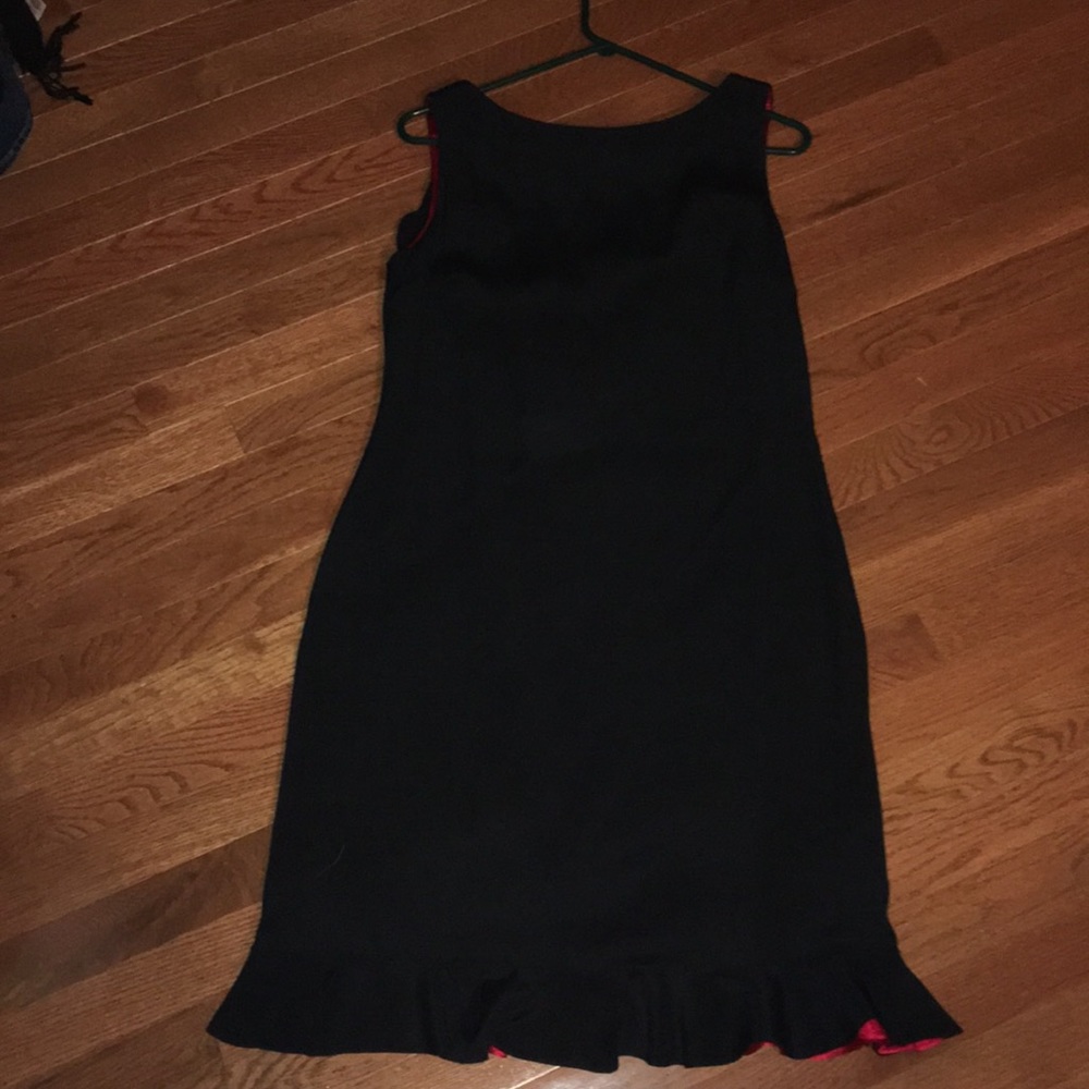 A dress, with a droop in the back