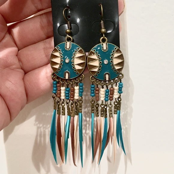 BOHO Multicolor feathers dangle earrings - Picture 5 of 6
