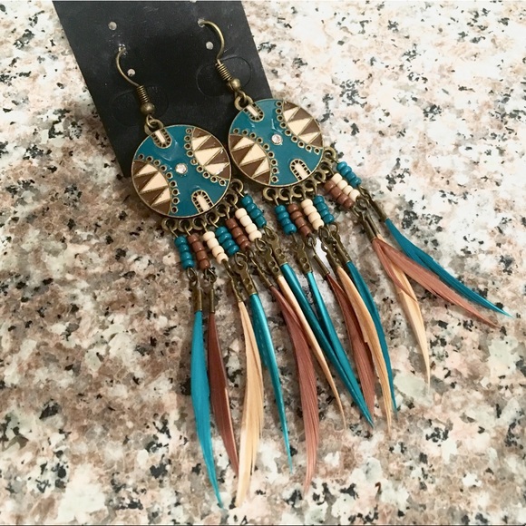 BOHO Multicolor feathers dangle earrings - Picture 6 of 6