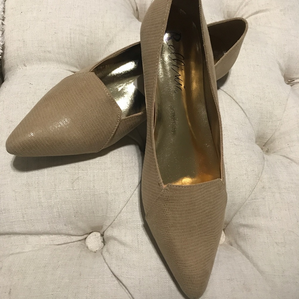 NWT Gold Point-toe Flats