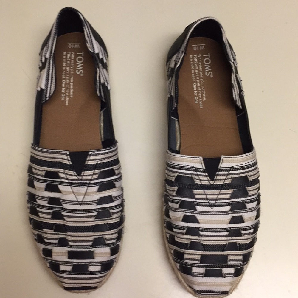NWOT TOMS woven flats size 10