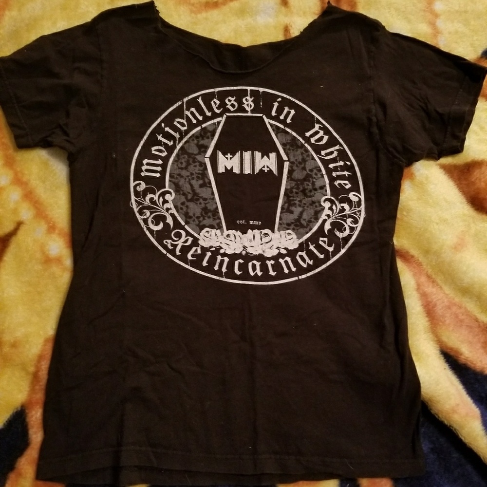 Motionless in White tee shirt