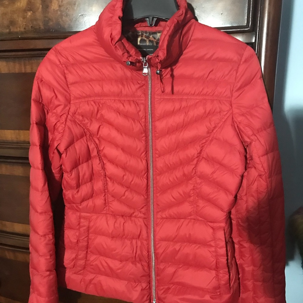 Red puffers,beautiful color, very comfortable ....