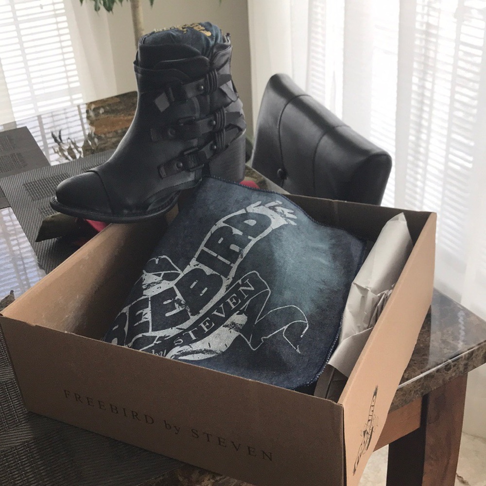 FREEBIRD BY STEVEN BOOTIES SIZE 8