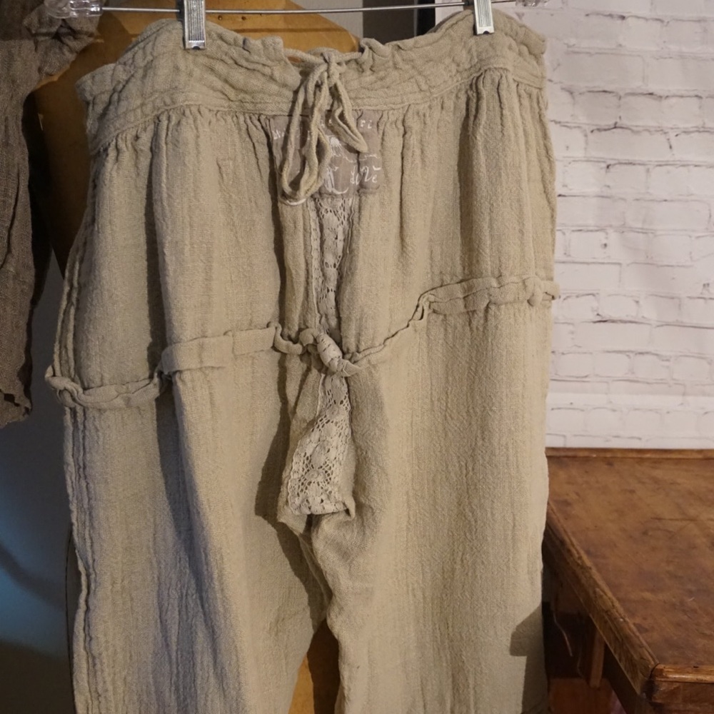 Magnolia Pearl European Linen Crop Pant Beige