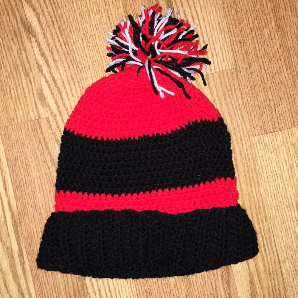 HANDMADE Bulls Beanie - Picture 2 of 2