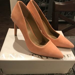 CLEARANCE!!! Ann Taylor -“Kylie” Suede Pumps, Sz 7