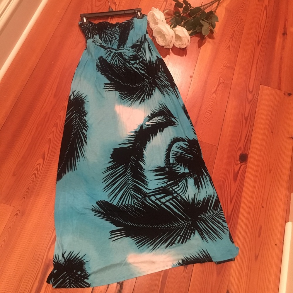 New York & Co sleeveless maxi dress.