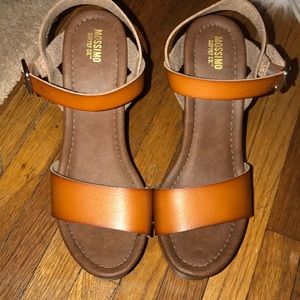 Super cute bongo heel