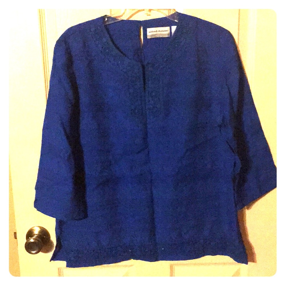 Beautiful 3/4 sleeve top!