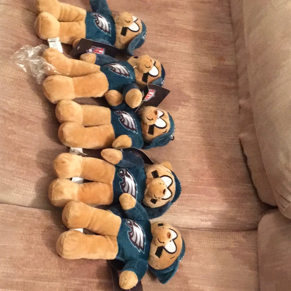 All 5 of them eagles bears