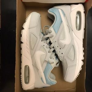 Nike Air Max IVO - Size 7
