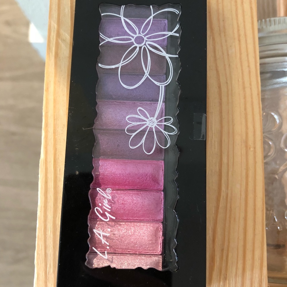 New LA Girl Cosmetics 10 Color eyeshadow palette