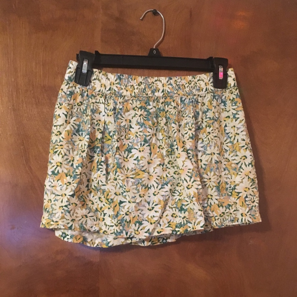 Sweet summer floral shorts!