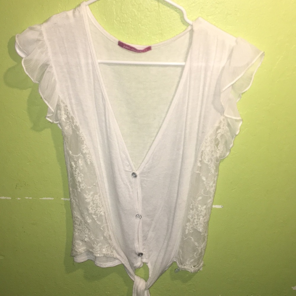 White shirt in perfect condition size LARGE