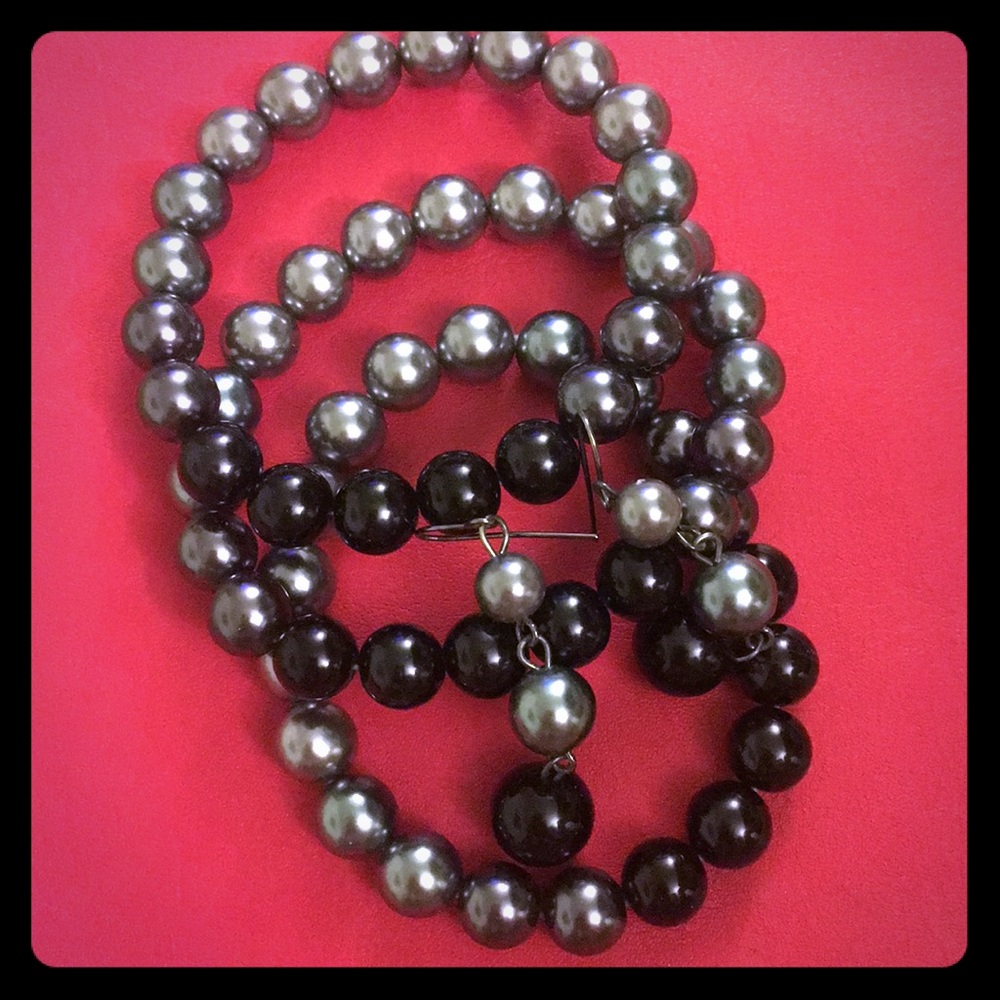 Gray and Black Pearl bracelet and earring set