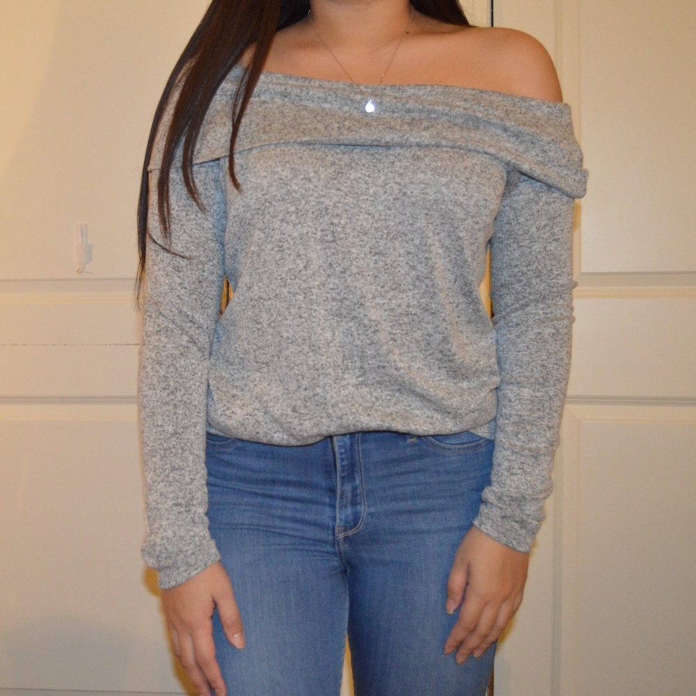 GRAY OFF THE SHOULDER LONG SLEEVE TOP
