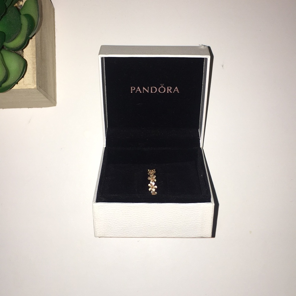Daisy pandora ring