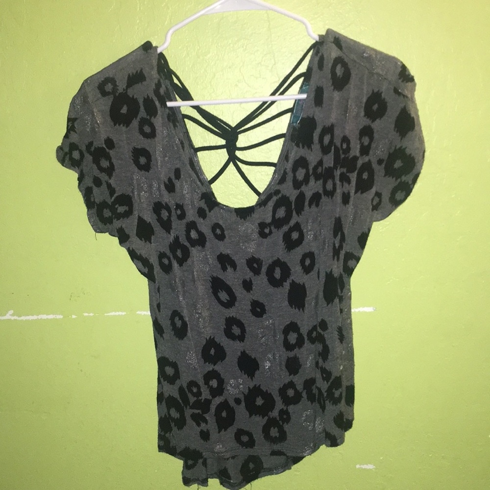 Size MEDIUM shirt in perfect condition