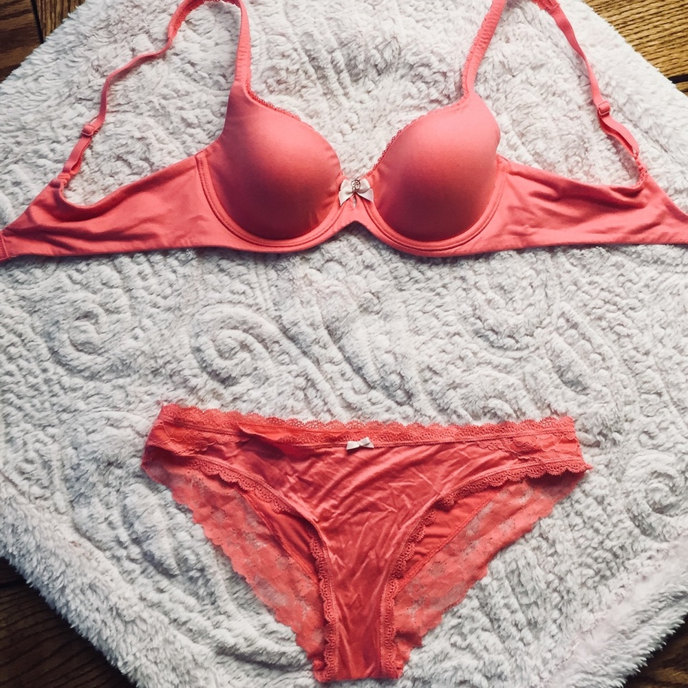 Victoria’s Secret Lined Demi Body Bra