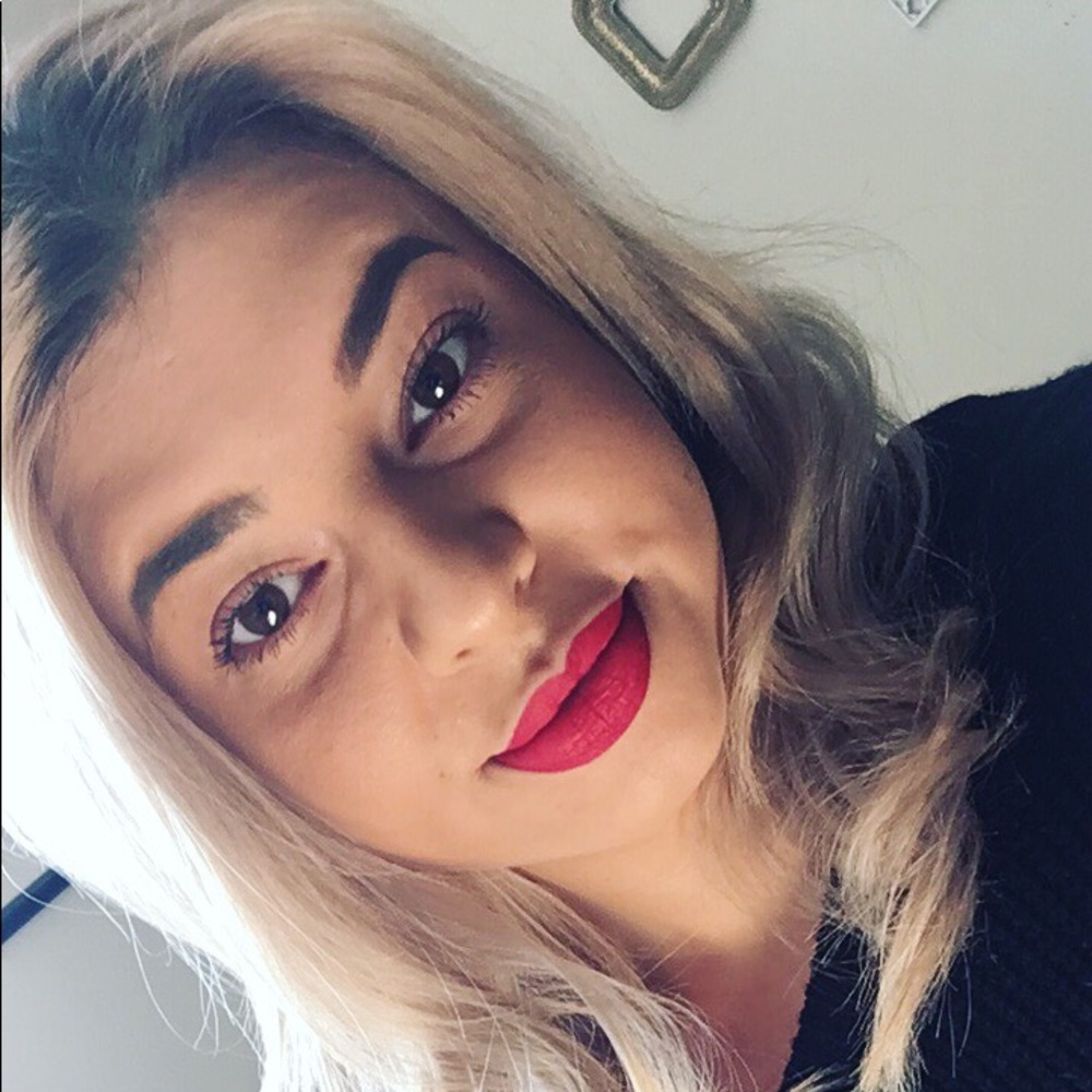 Meet your Posher, Casey